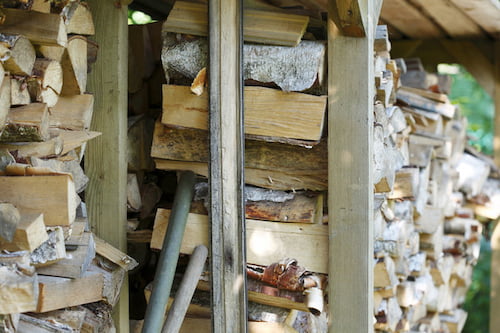 Almacenamiento de troncos en interior o exterior